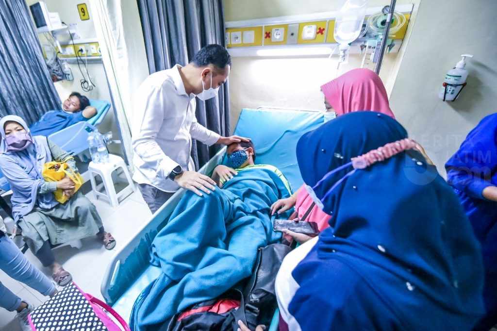 Jenguk Korban Kenjeran Park Surabaya, Wali Kota Eri Minta Manajemen Tanggung Jawab