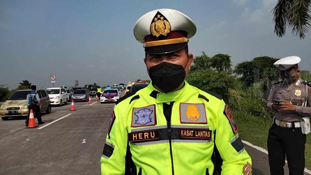 Sopir Cadangan Ngantuk Saat Tabrak Tiang Reklame Tol Mojokerto-Surabaya KM 712