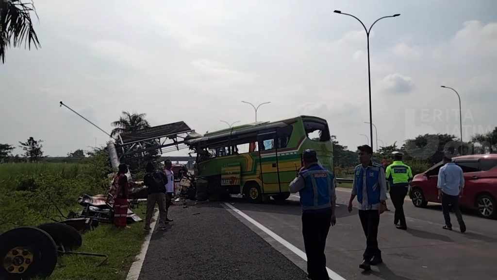 Mabes Polri Investigasi Kecelakaan Maut di Tol Surabaya-Mojokerto