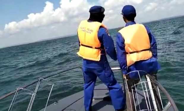 Cuaca Buruk, Pencarian Korban Kapal Tenggelam di Lamongan Dilanjutkan Besok