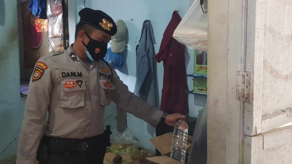 Jual Arak, Warung di Mojokerto Digeledah Polisi