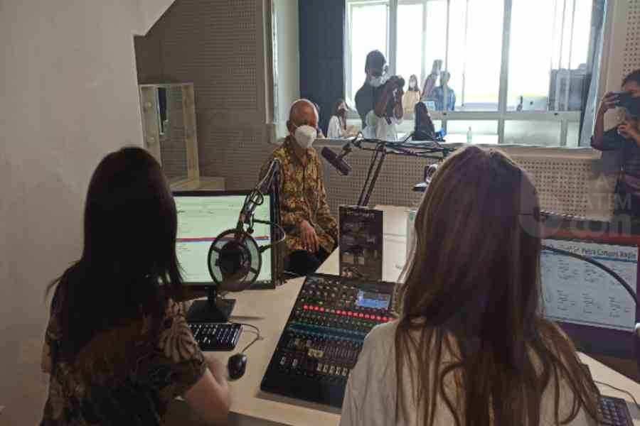 Ikom UK Petra Launching Laboratorium PR, Media, Radio, dan TV