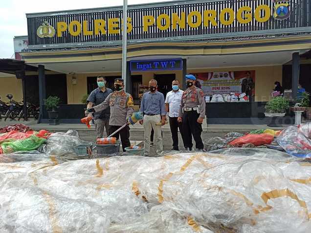 Polres Ponorogo Amankan 11 Balon Udara