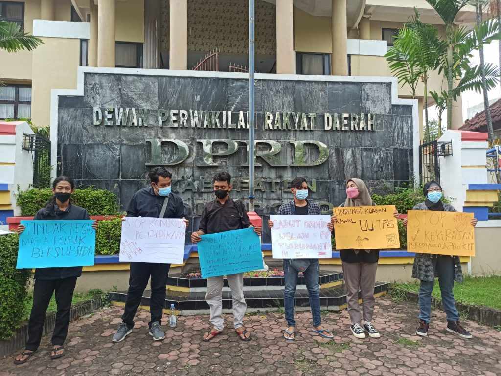 Demo di Depan DPRD Ponorogo, Ini 5 Tuntutan Para Mahasiswa
