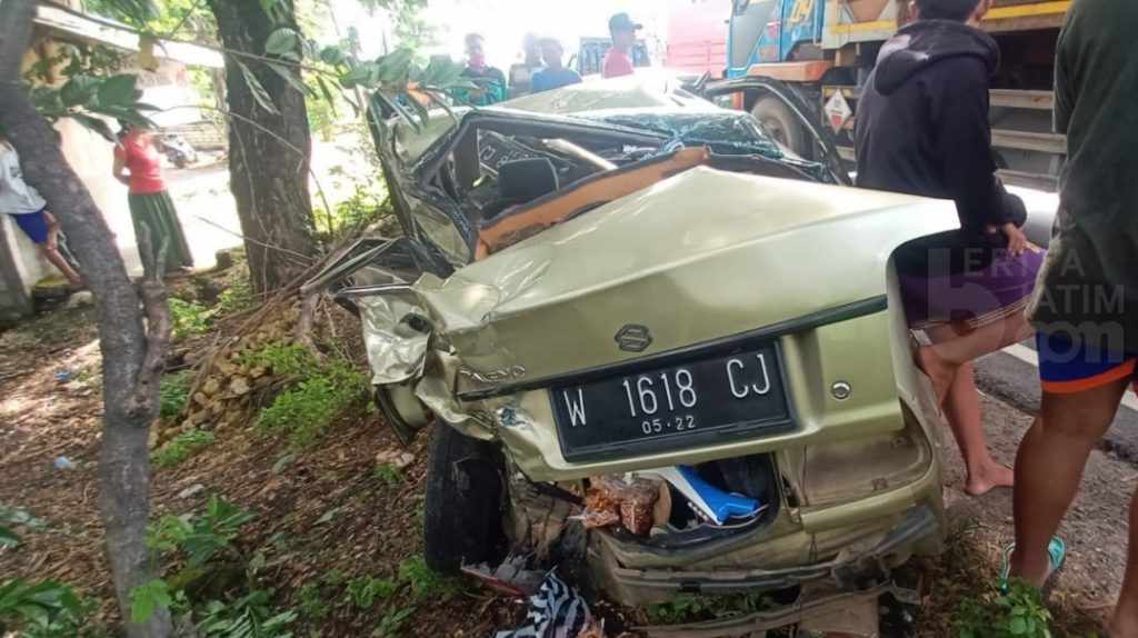 Sedan Ringsek Terjepit 2 Truk di Tuban, Korbannya Keluarga asal Gresik