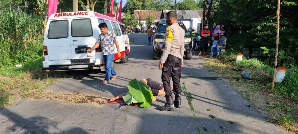 Diterjang Kawasaki KLX, Pria Tewas Seketika di Kediri