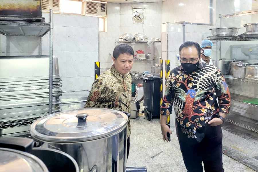 Tinjau Dapur Katering Haji di Madinah, Menag: Ada Bahan Baku Diimpor dari Indonesia