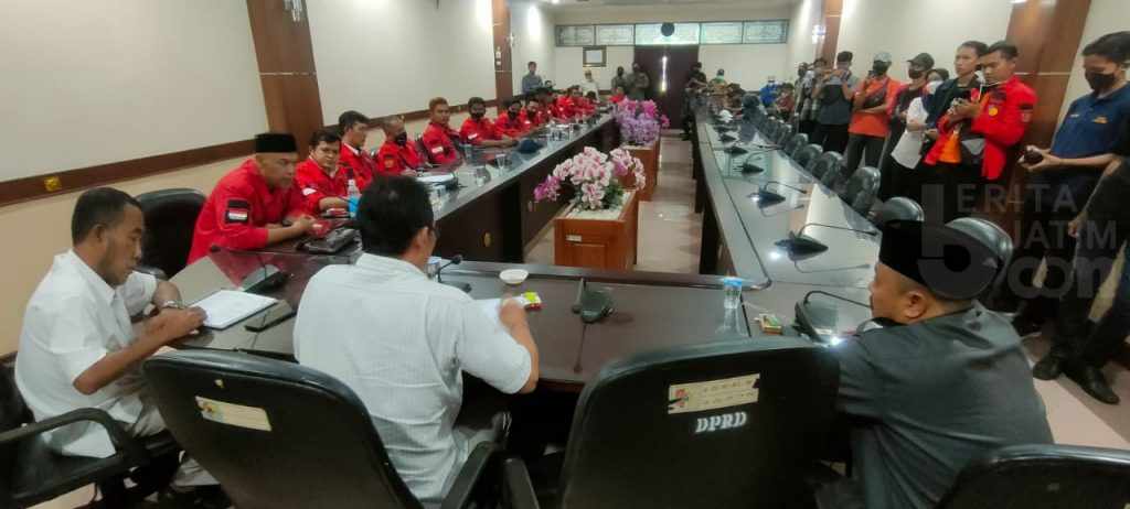 Buruh Pecatan PDP Kahyangan Jember Protes Soal Gaji