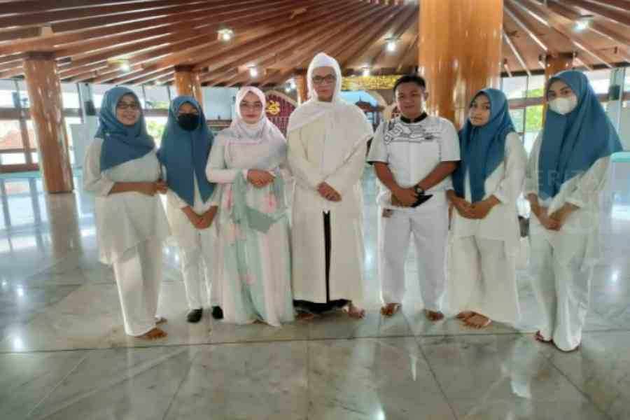 Wabup Jember Jadi Khatib Salat Id di Masjid Jami Baitul Amin