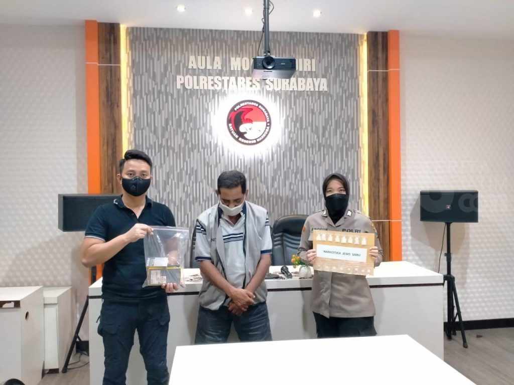 Kakek AH Diborgol Polisi saat Tunggu Pembeli Sabu di Minimarket