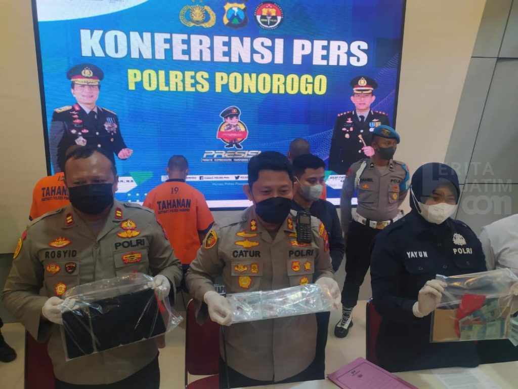 Setelah Hubungan Badan Sesama Lelaki, Warga Ponorogo Jadi Korban Pemerasan