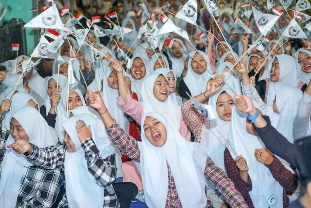 Selawat Ganjar Presiden Diikuti Ribuan Santri di Malang
