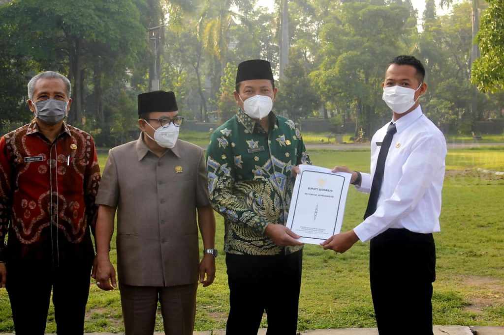 Serahkan SK PPPK ke 700 Guru, Wabup Sidoarjo: Jalankan Amanah dengan Sebaik-baiknya