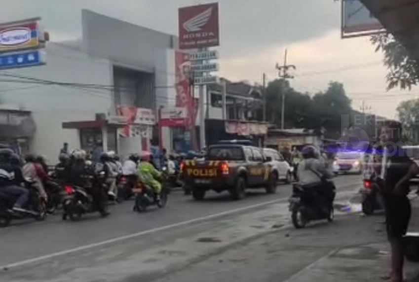 Ricuh Suporter Sepak Bola Liga Santri, Kaca Penjual Pecel di Ngawi Pecah