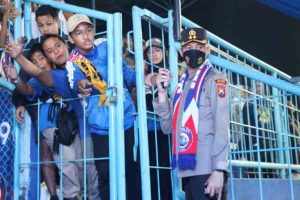 Tertib Selama Pertandingan, Kapolres Malang Apresiasi Aremania