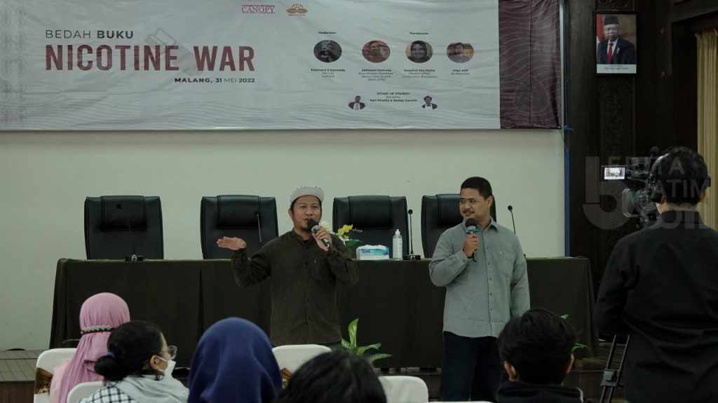 UB Bedah Buku Nicotine War : Rencana Antirokok Matikan Kemandirian Indonesia