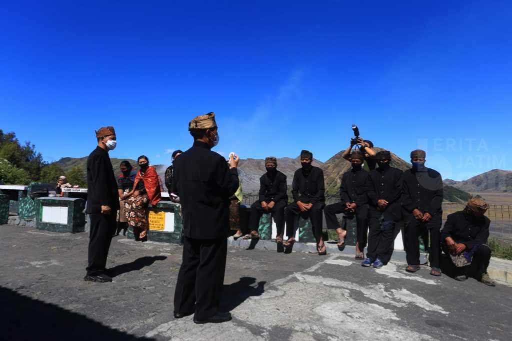 Ritual Yadnya Kasada Masyarakat Tengger Probolinggo, Wisatawan Gunung Bromo Hanya Sampai Cemoro Lawang