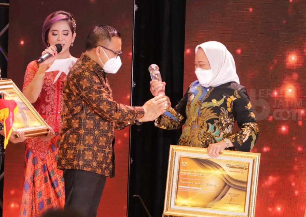 Pemkab Bojonegoro Raih Penghargaan Realisasi Pendapatan Daerah Tertinggi