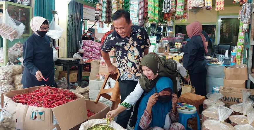 Gelar Sidak, Disperindag Beberkan Penyebab Mahalnya Harga Cabai di Lamongan