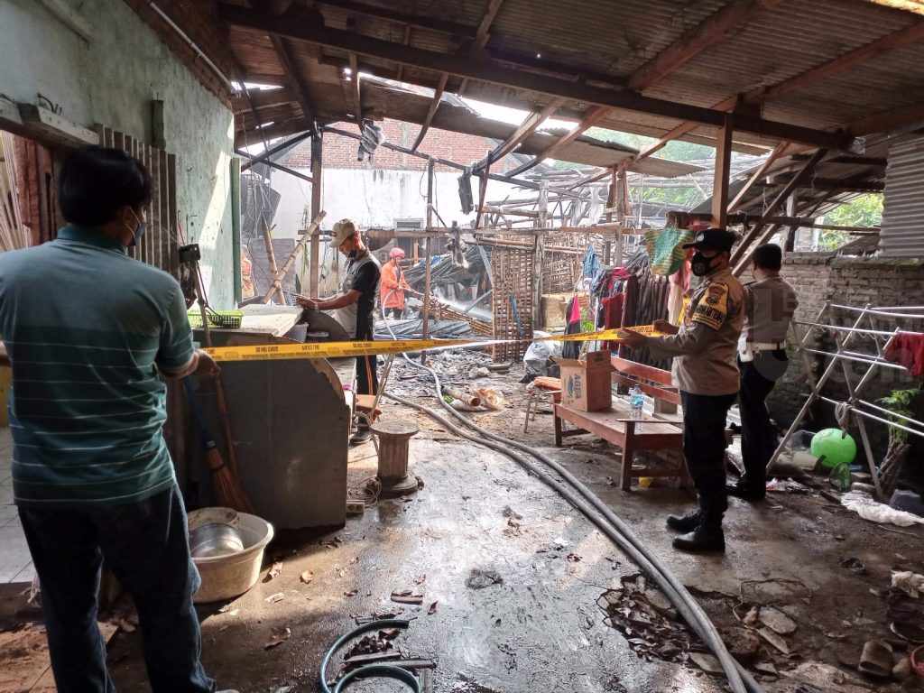Bekas Kandang Ayam di Kediri Hangus Terbakar