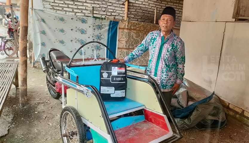 Menabung Selama 41 Tahun, Tukang Becak di Sampang Akhirnya Naik Haji