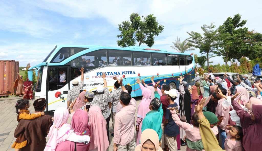 CJH Asal Gresik Berangkat Secara Bertahap
