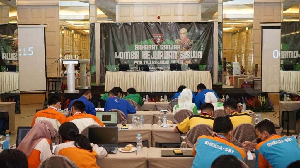 Sahabat Ganjar Peduli Siswa SMK di Jatim