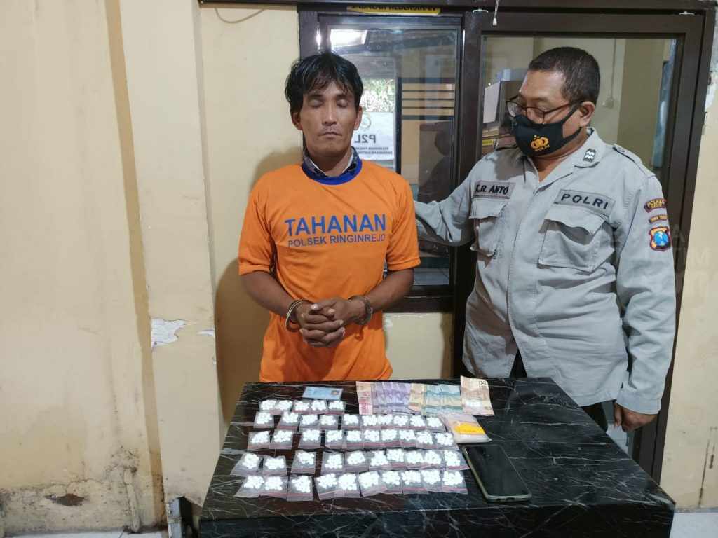 Simpan Ratusan Pil Koplo di Rumah, Gimbal Diringkus Polisi Kediri
