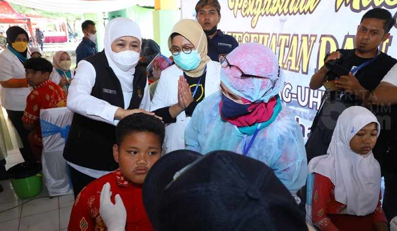 Gubernur Jatim Gelar Bakti Sosial di Pantai Slopeng Sumenep
