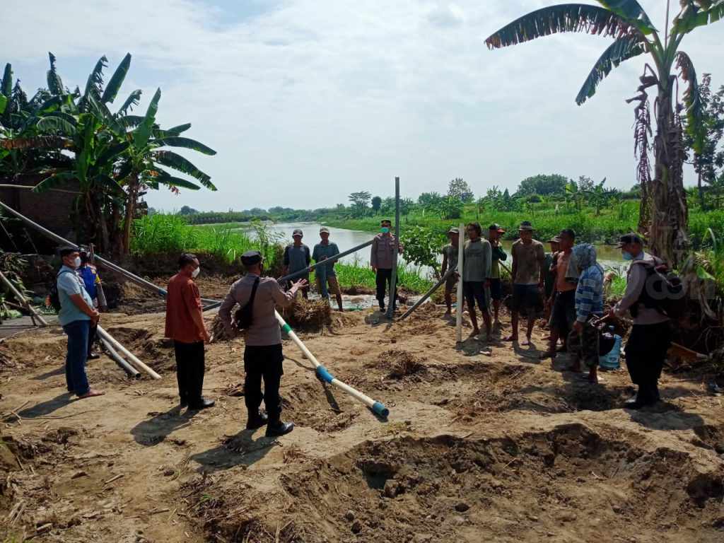 Polisi Tertibkan Penambang Pasir Tak Berizin di Perbatasan Kediri-Jombang