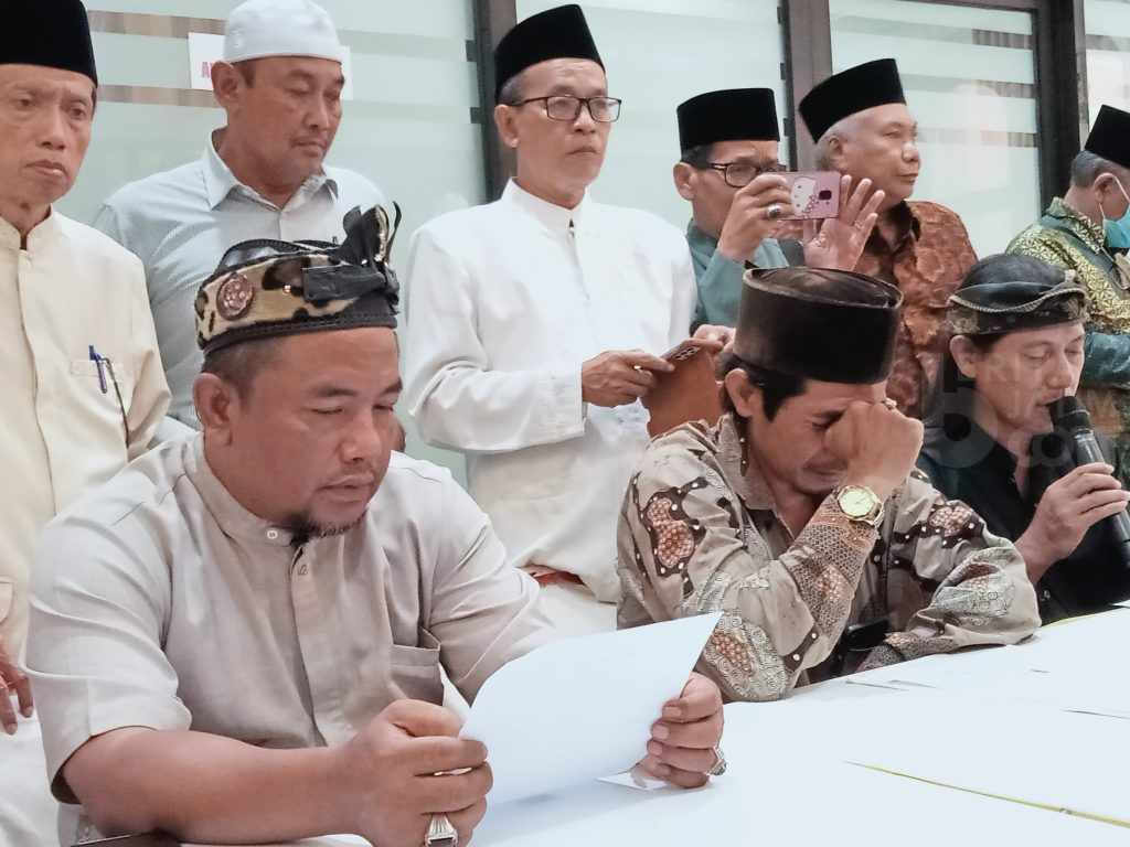 Pria yang Kawin Dengan Domba Menangis di Hadapan Ulama Gresik