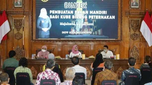 Puluhan Peternak di Kota Mojokerto Ikuti Bimtek Pembuatan Pakansari Mandiri