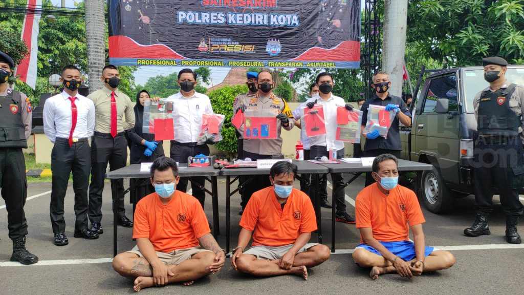 Satreskrim Polres Kediri Kota Jaring Komplotan Pencuri Mobil Lintas Daerah