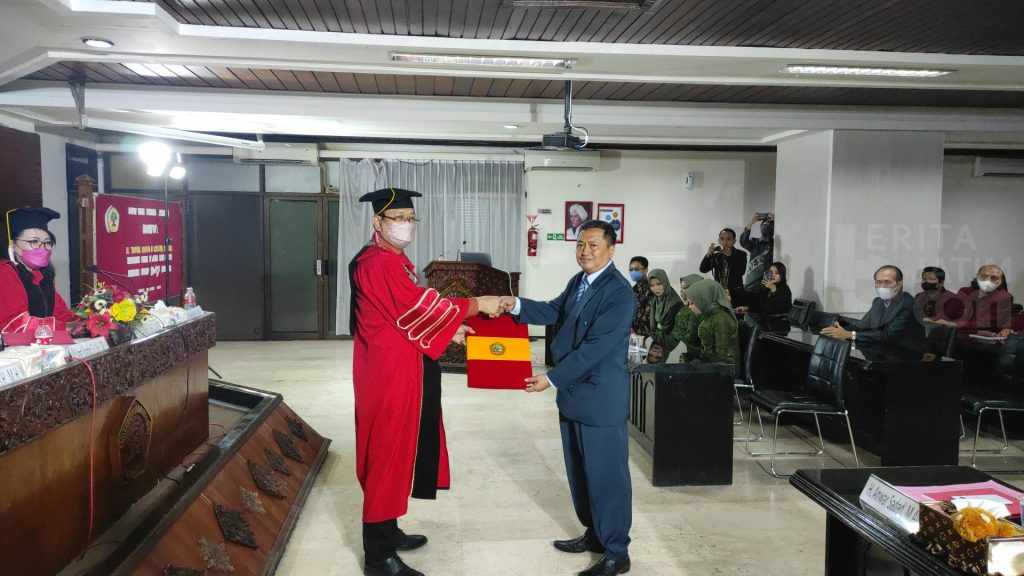 Dosen UNIK Kediri Raih Gelar Doktor Ilmu Hukum