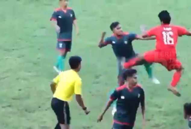 Tiga Kartu Merah, Kota Malang Tumbang Lawan Jombang