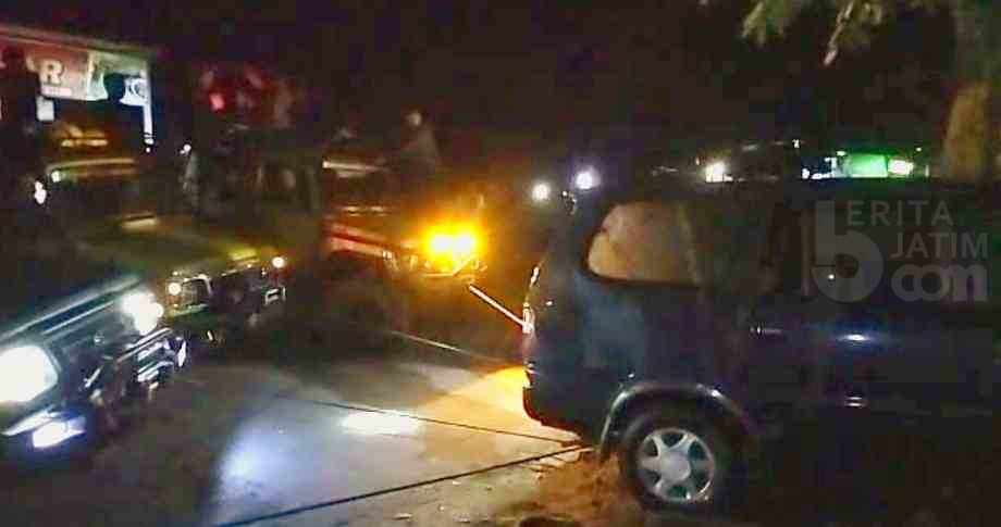 Mobil Kijang LGX Tercebur 10 Meter di Telaga Ngebel Ponorogo Berhasil Ditarik