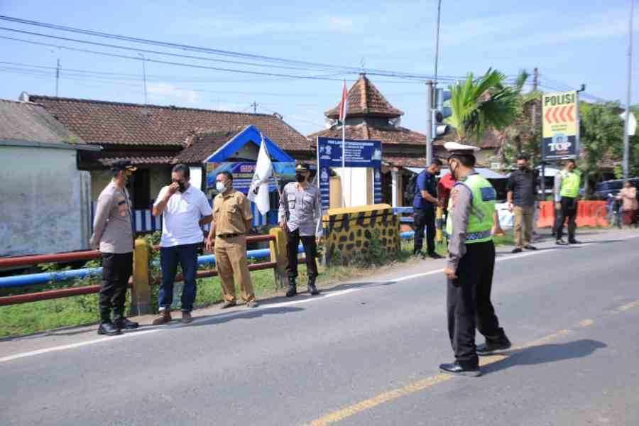 Polisi Perketat Lalu Lintas Hewan Ternak di Kabupaten Madiun