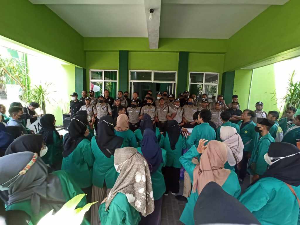 2 Tahun KTM Tak Jadi-jadi, Puluhan Mahasiswa IAIN Ponorogo Demo Rektorat