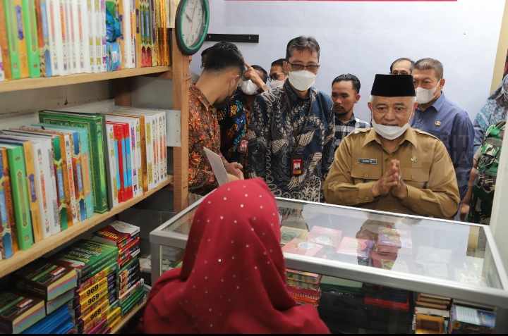 Bank Jatim Bantu Renovasi 55 Toko Pedagang Pasar Bululawang