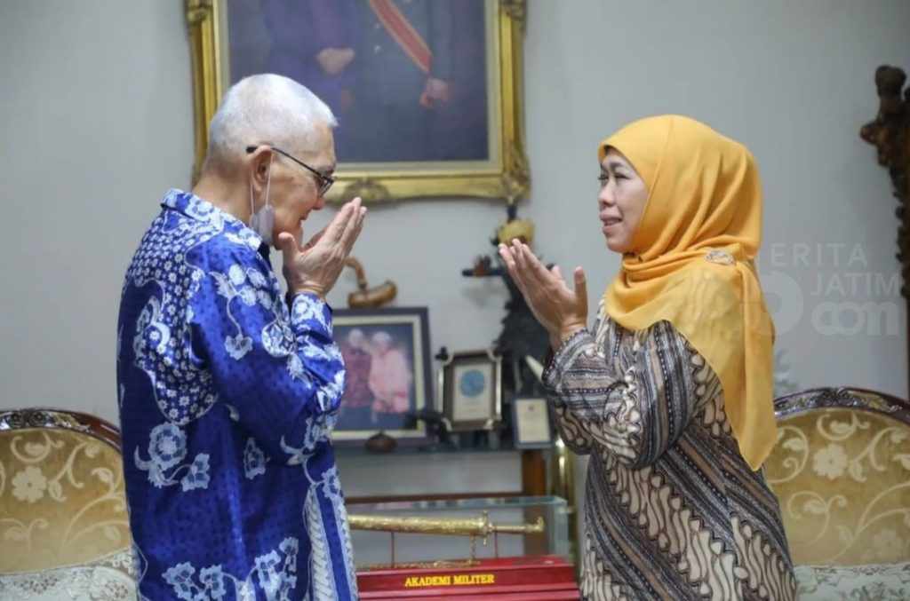 Sowan ke Wapres ke-6 RI Try Sutrisno, Sinyal Khofifah Maju Cawapres?
