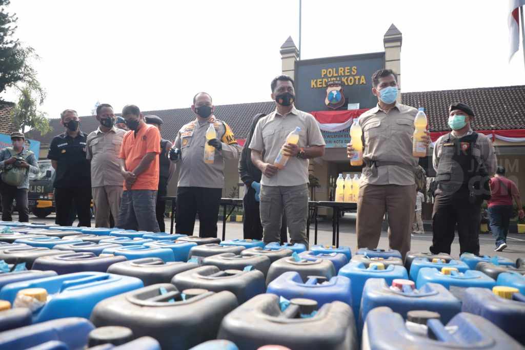 Sempat Buron, Distributor Miras Bekonang asal Sukoharjo Diringkus Polres Kediri Kota