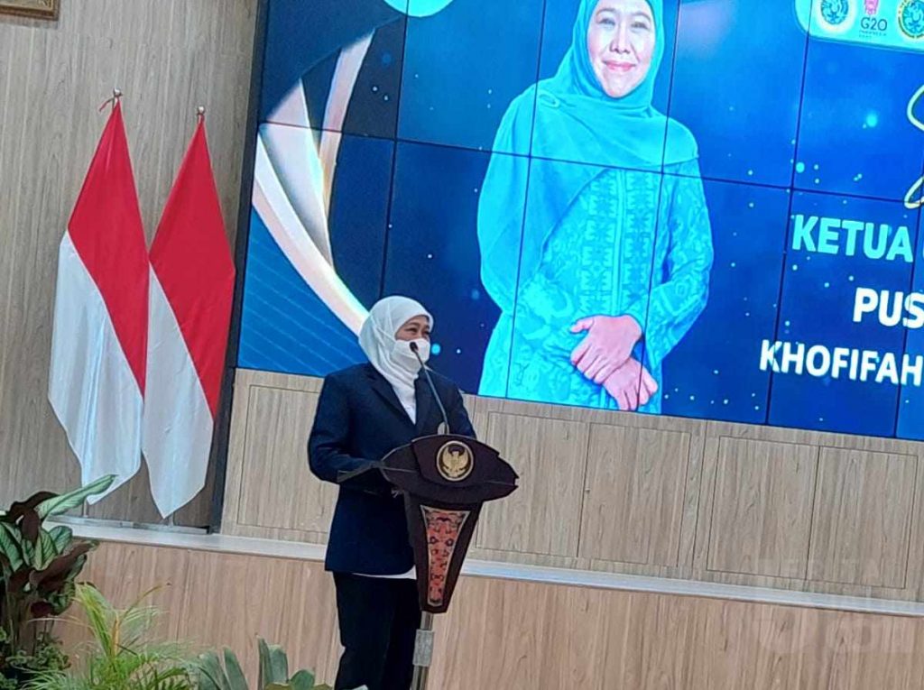 Khofifah: Penanganan Wabah PMK Butuh Kolaborasi IKA Unair dan Pemda