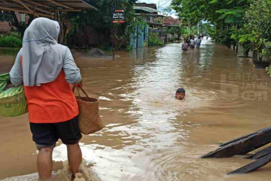 Malam Hujan Deras, Dua Jalan di Ponorogo Diterjang Banjir