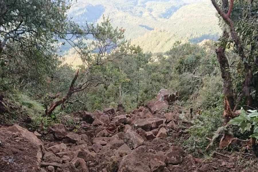 Jalur Pendakian Cemoro Sewu Magetan Masih Ditutup Akibat Longsor, Perbaikan Terkendala Cuaca
