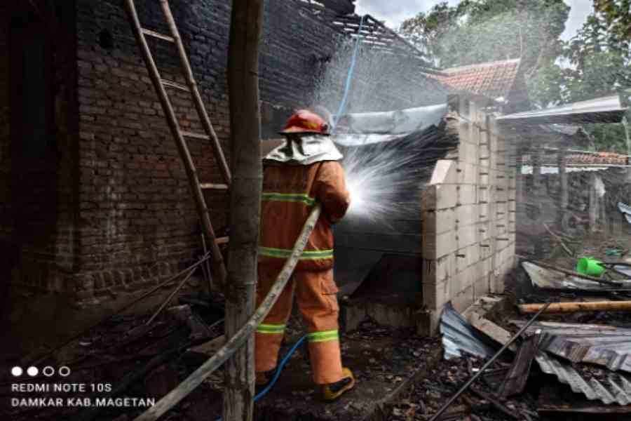 Rumah Pengusaha Krupuk di Kawedanan Magetan Terbakar