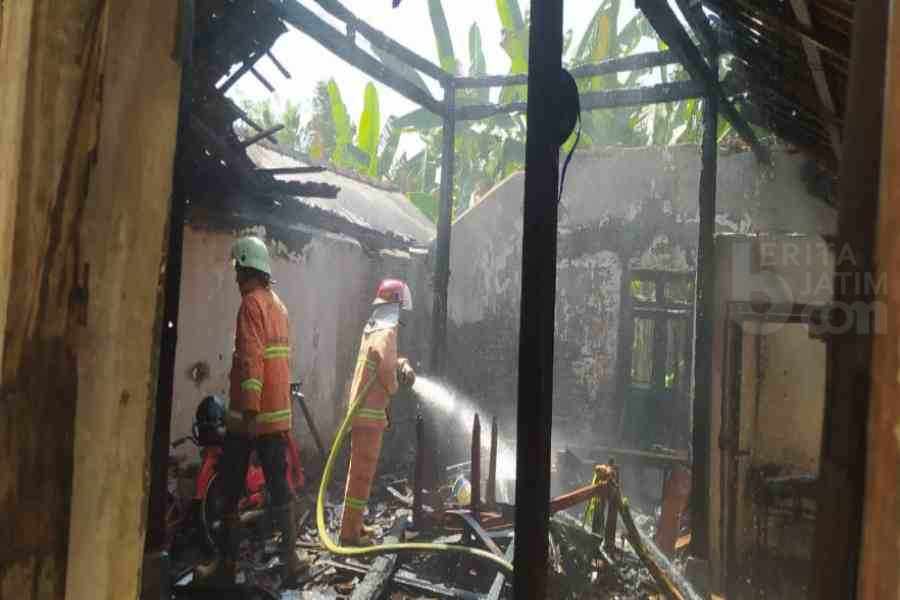 Diduga Korsleting Listrik, Rumah Warga Magetan Ludes Terbakar