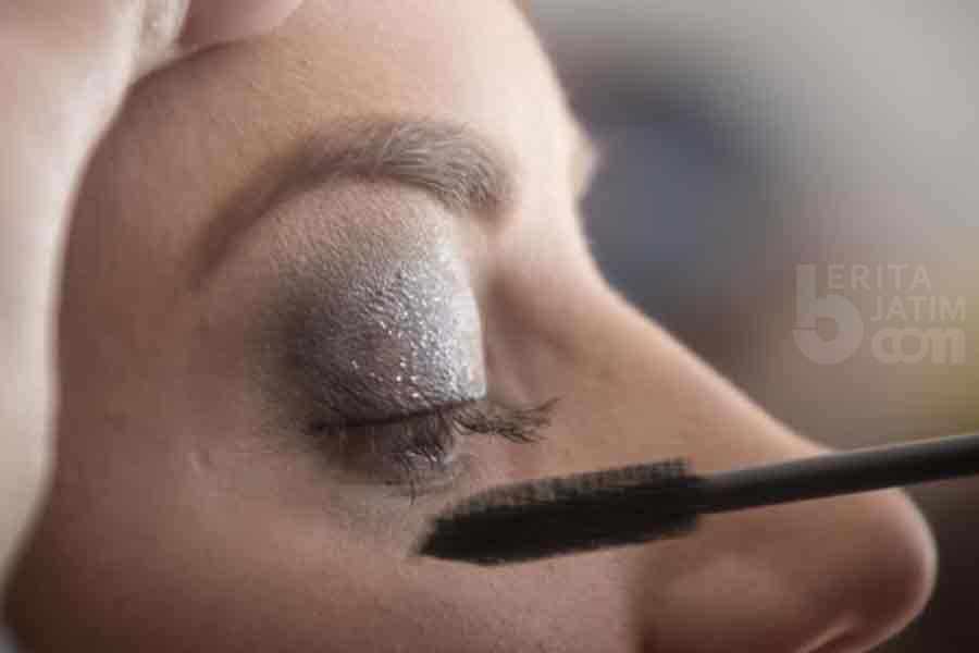 Malah Bikin Terlihat Tua, Ini 6 Kesalahan Make Up yang Tidak Boleh Dilakukan!