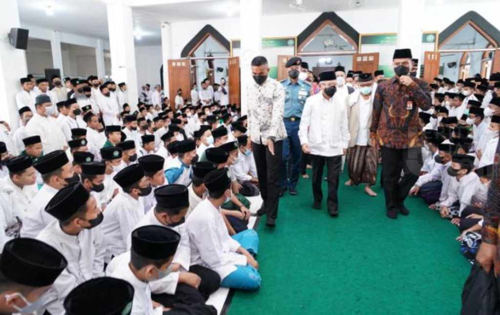 Wapres Ma’ruf Amin Beri Motivasi Ribuan Santri Darul Ulum Jombang