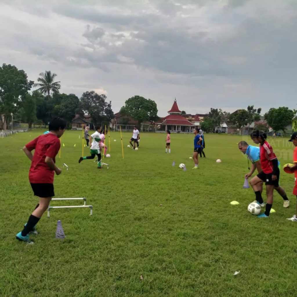 Lakalantas, 2 Pemain Tim Sepak Bola Wanita Jember Terancam Absen