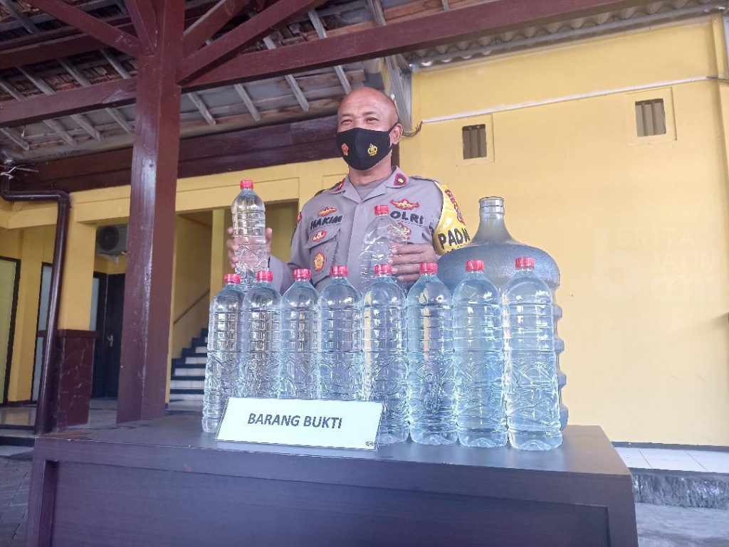 Oplosan Arak Bali dan Cukrik Tewaskan Warga Lakarsantri Surabaya